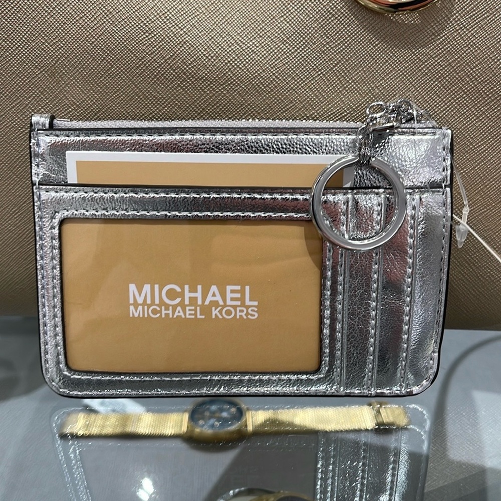 MICHAEL KORS
Jet Set Travel Small Top Zip Coin Pouch With ID
Silver 
NWT - Picture 14 of 16